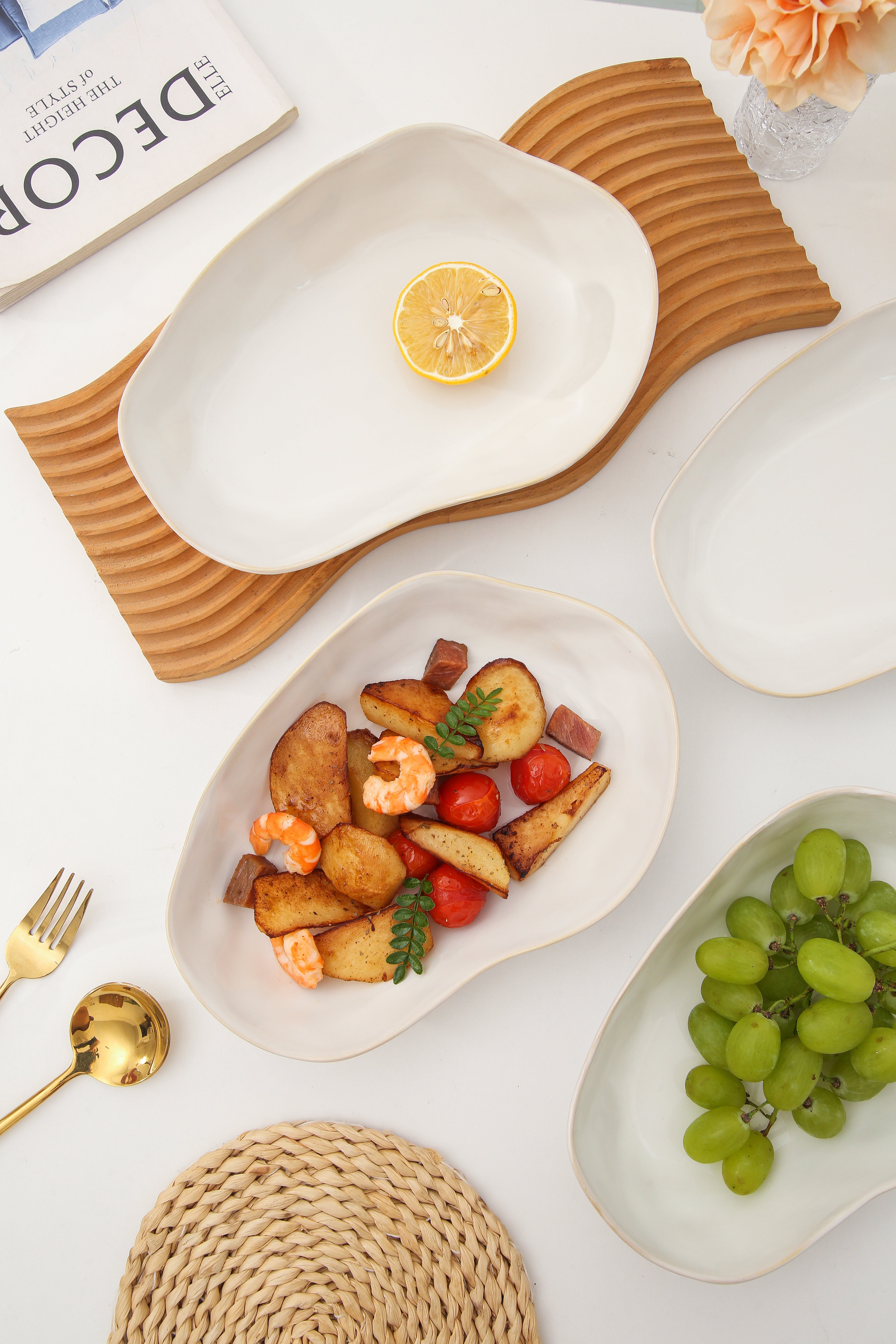 Pearl White Oval Plate Set