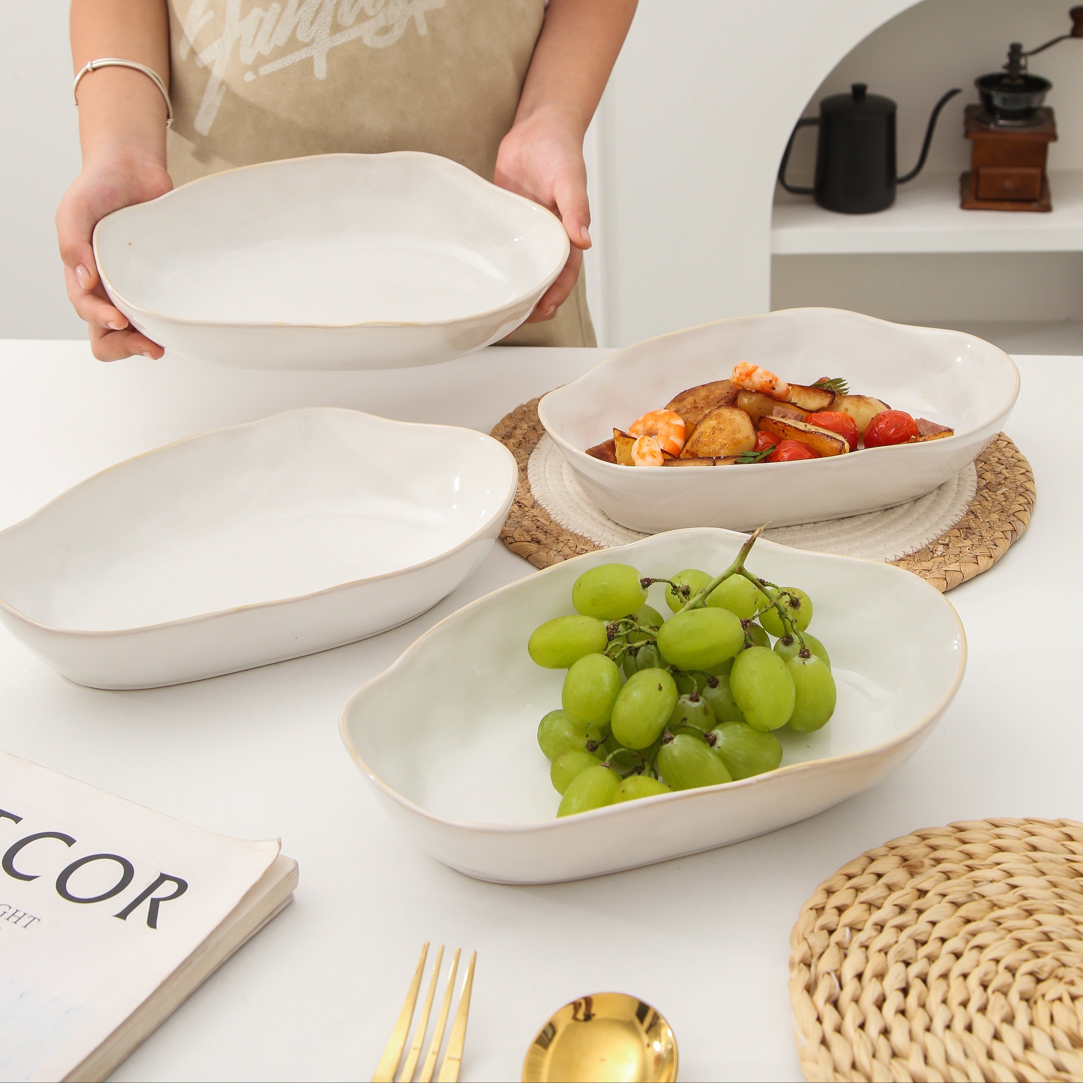 Pearl White Oval Plate Set