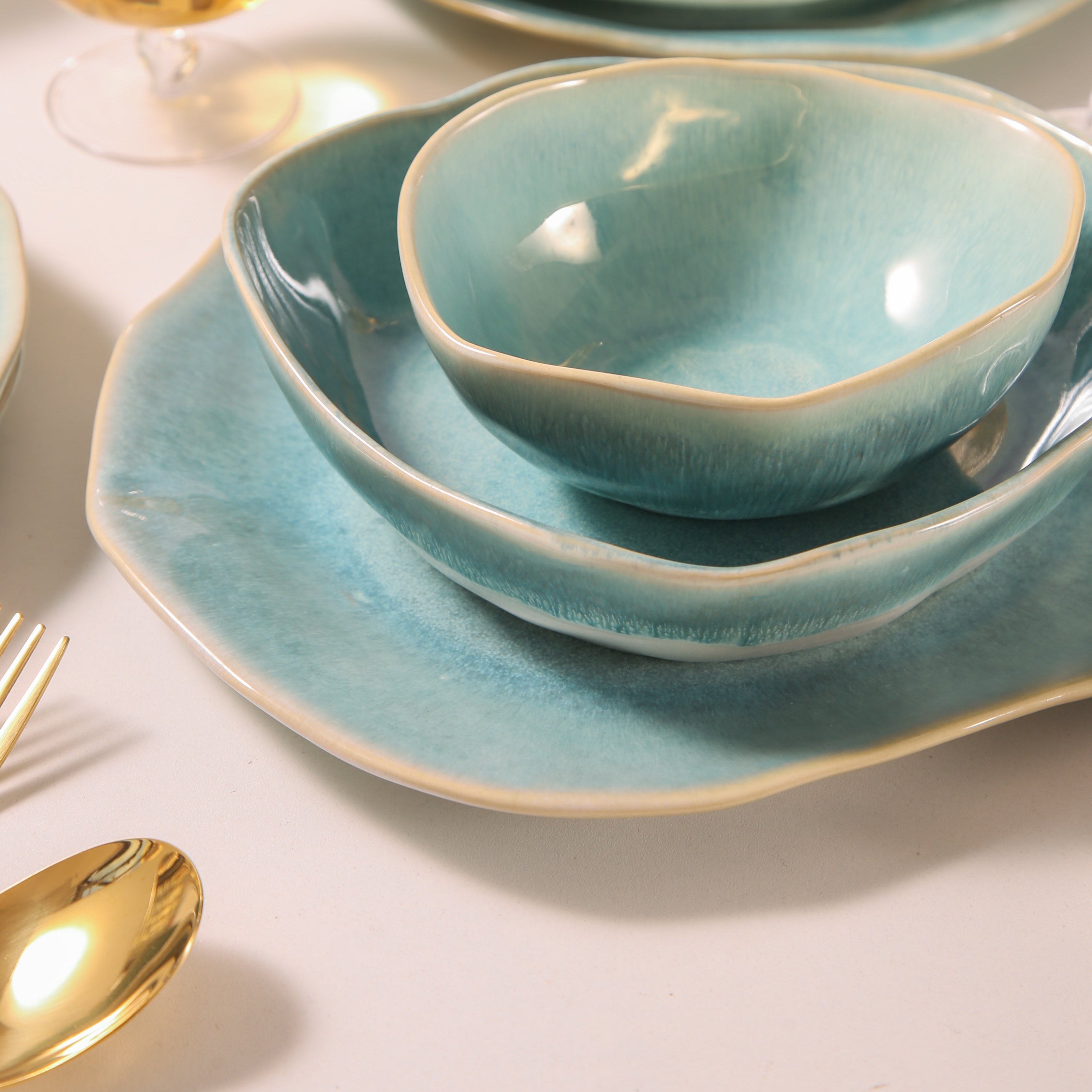 16-Piece Stoneware Set-Aqua Blue